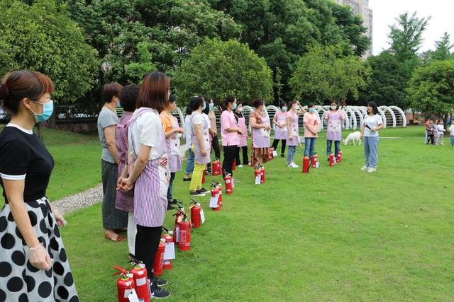 超级宝妈|鹤琴幼儿园开展消防演练活动