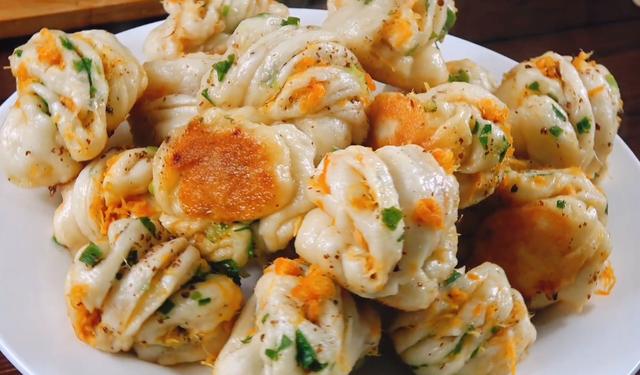 教你花卷新做法，不用提前发面，现做现吃，咸香松软，孩子超爱吃