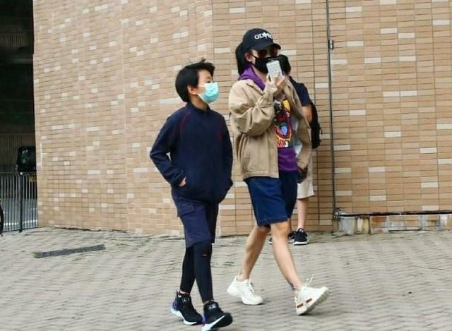 张柏芝40岁生日，大儿子煽情送祝福，二儿子用心为她准备了礼物影视交流地