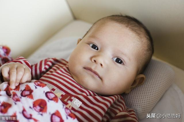 『你的育儿经』妈妈别错过了宝宝的“暗语”，宝宝的这些表现，暗示需要用枕头了