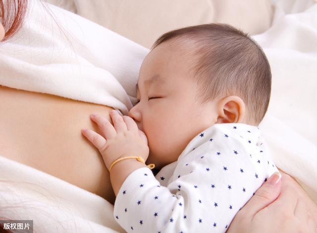 超级宝妈▲“老公和宝宝抢母乳？”只因不想浪费，网友：你好意思吗？