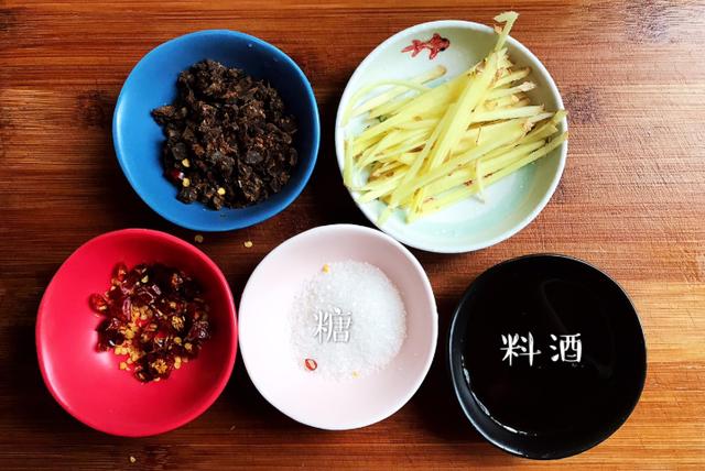 这食材放的时间越长越香，简单一蒸，味道鲜美，好吃到停不下筷子