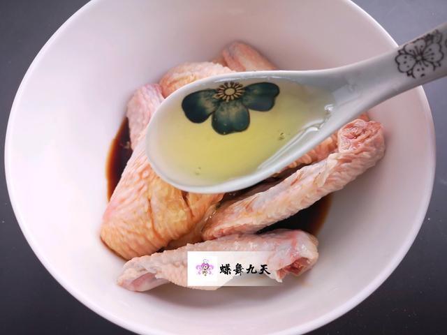 #超级宝妈#蜂蜜配“它”天生一对，即营养又美味，女儿一口一个吃不停
