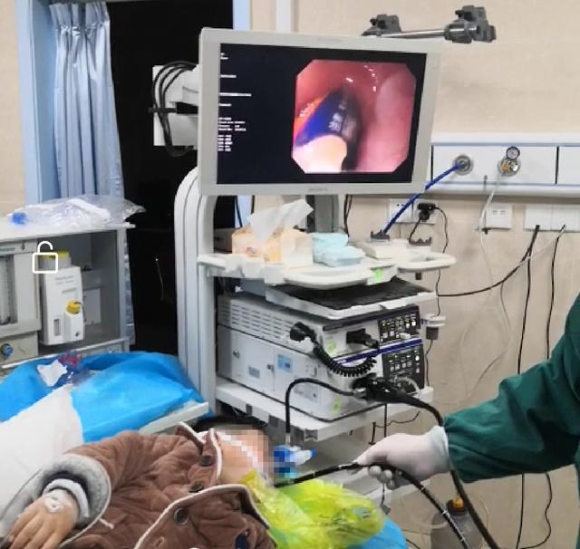 患儿|好险！6岁儿童误吞7号电池 医务人员及时取