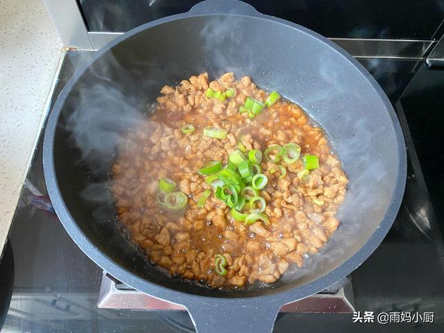 入冬后，最喜欢的土豆吃法，饭菜一盘出，鲜香入味又营养