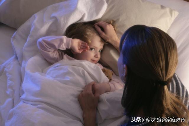 [你的育儿经]家长请警惕“杀伤性叫醒”：这样叫孩子起床，对大脑伤害巨大