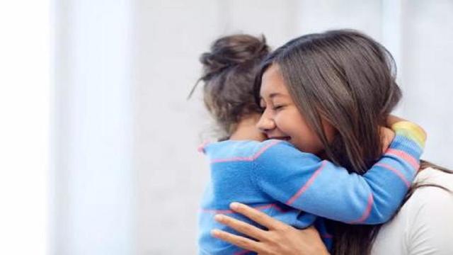 【超级宝妈】孩子3岁后说话仍不流利？家长巧用“妈妈腔”，提升宝宝语言能力