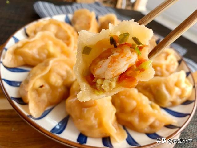 别总拿白菜包饺子了，试试这4种馅料，爽嫩开胃，香到舔盘子