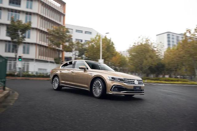 轴距3米、车长5米，配空气悬挂！新辉昂颇有意思