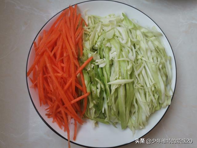 大雪后，这道凉拌菜别错过，5种食材，简单一拌，酸辣爽口又解腻