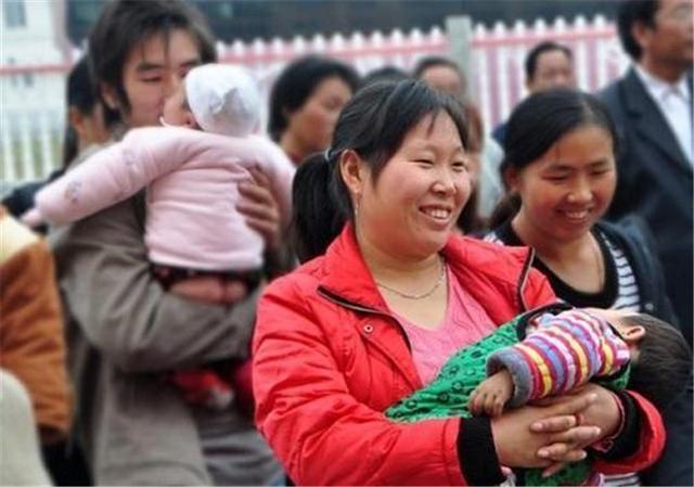 【超级宝妈】二胎妈妈们现在有福了,国家的4种“福利”真贴心,别错过好时机
