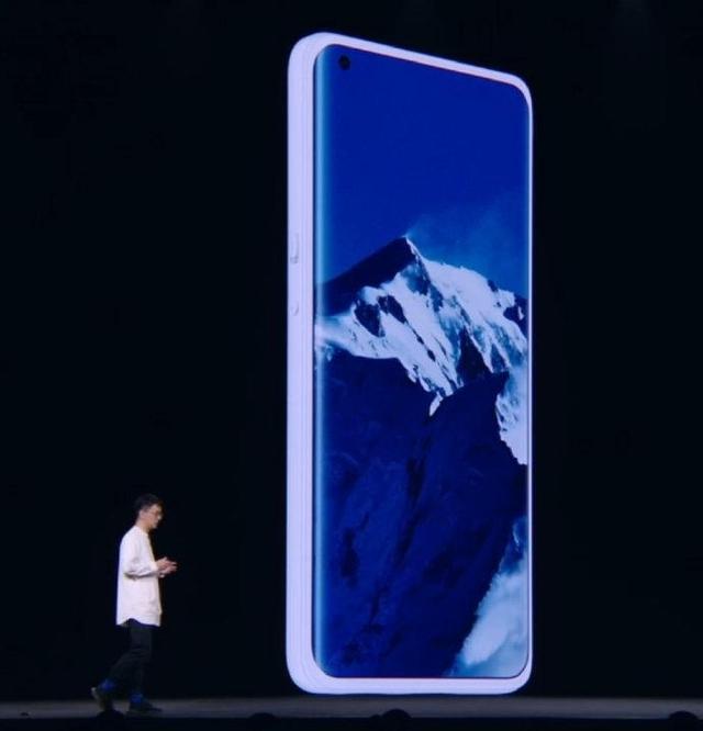 没了罗老师的坚果R2，成了史上最好的坚果手机？