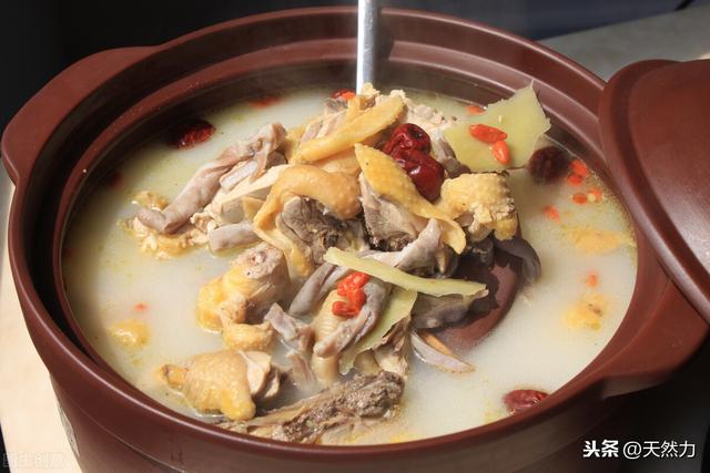 猪肚鸡汤怎么样才变白，方法很重要，掌握技巧汤白味美家人夸