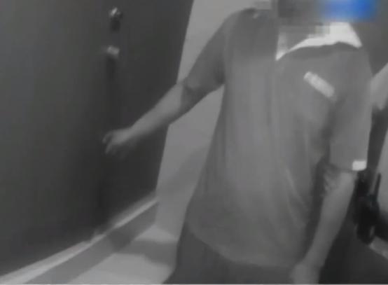 如若发现被偷拍应立即报警处理.