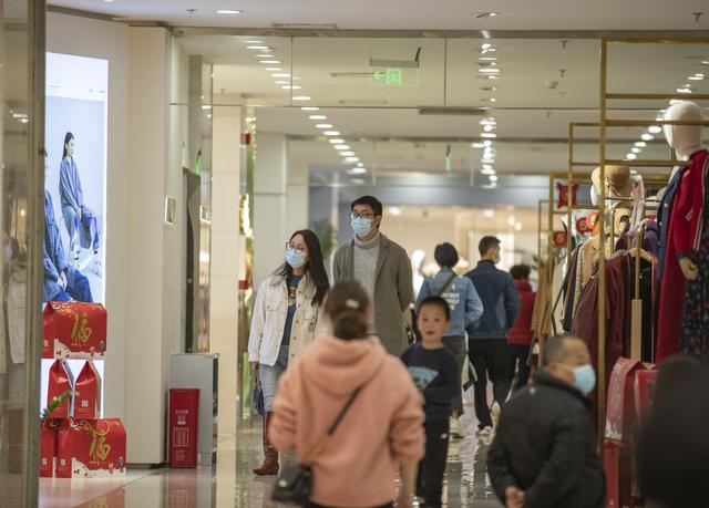 消费|7天零售餐饮销售额约8210亿元 春节消费“牛”劲十足