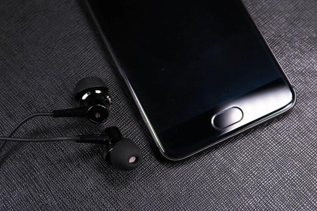 现在买手机时厂商几乎都不会再赠送耳机了？！你可知晓原因为何？