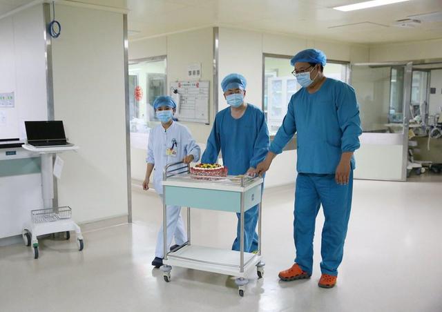 重症|15岁患者重获新生，苏北医院重症监护室里响起生日歌