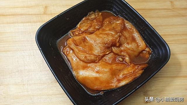 教你香煎鸡胸肉的做法，肉质软嫩不发柴，比买的鸡排好吃，真香