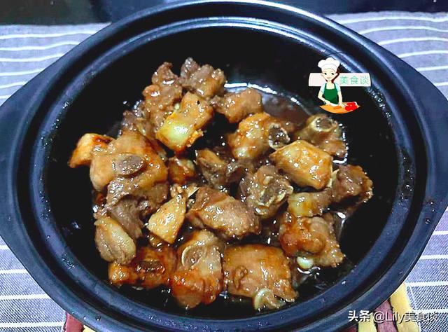 排骨此做法，不加一滴水，出锅鲜美到流口水，做一盘，儿子吃撑了