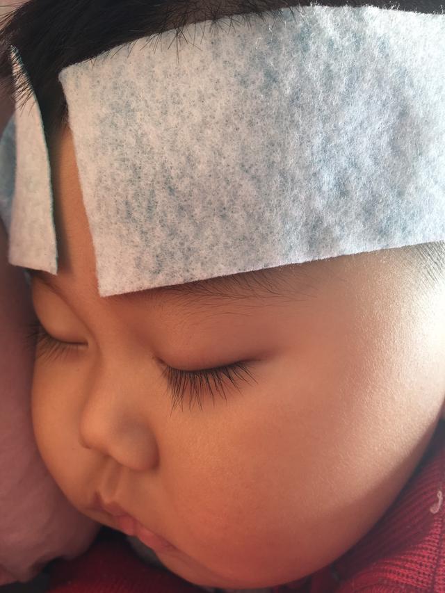 你的育儿经：作为新手妈妈，面对孩子第一次发烧手忙脚乱