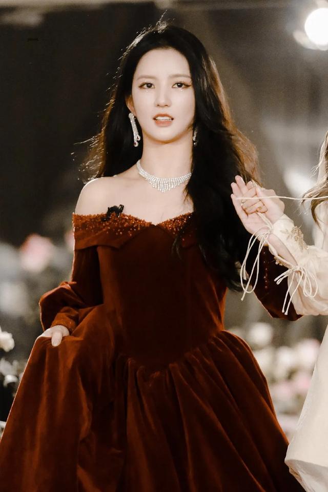 思小沫|刘些宁最新红毯造型太惊艳了！