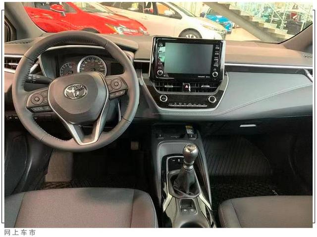 丰田卡罗拉进店实拍！配RAV4同款内饰，双色车身设计更时尚