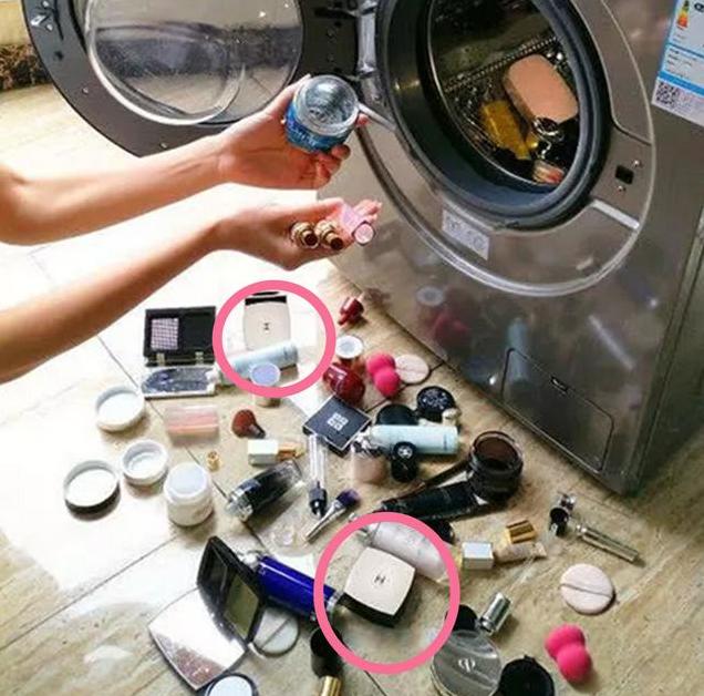 你的育儿经：3岁女儿帮妈妈“清洗”化妆品，宝妈看后欲哭无泪：我真的好难