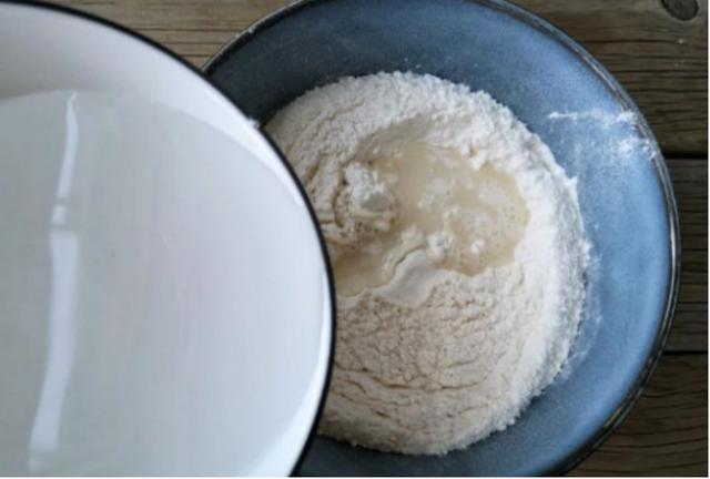 腐乳味的葱香饼，味道好吃，这才是真香