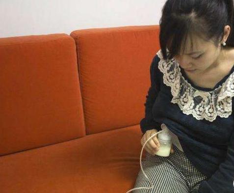 超级宝妈@95后宝妈攒了10袋母乳送闺蜜，却被转手丢掉：宁愿给孩子喝奶粉