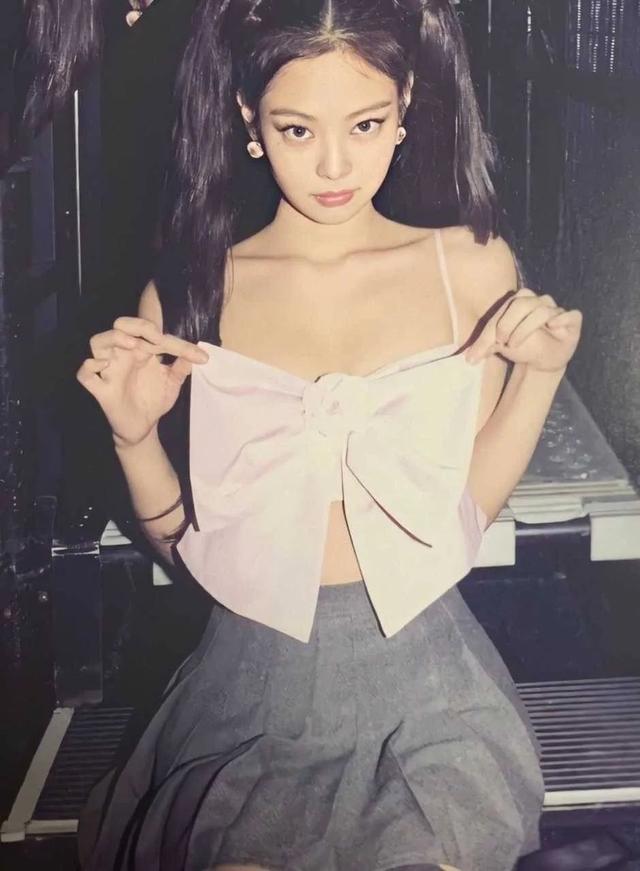 资讯早知道@红人馆 | 赵丽颖的头只有你的口罩一半大