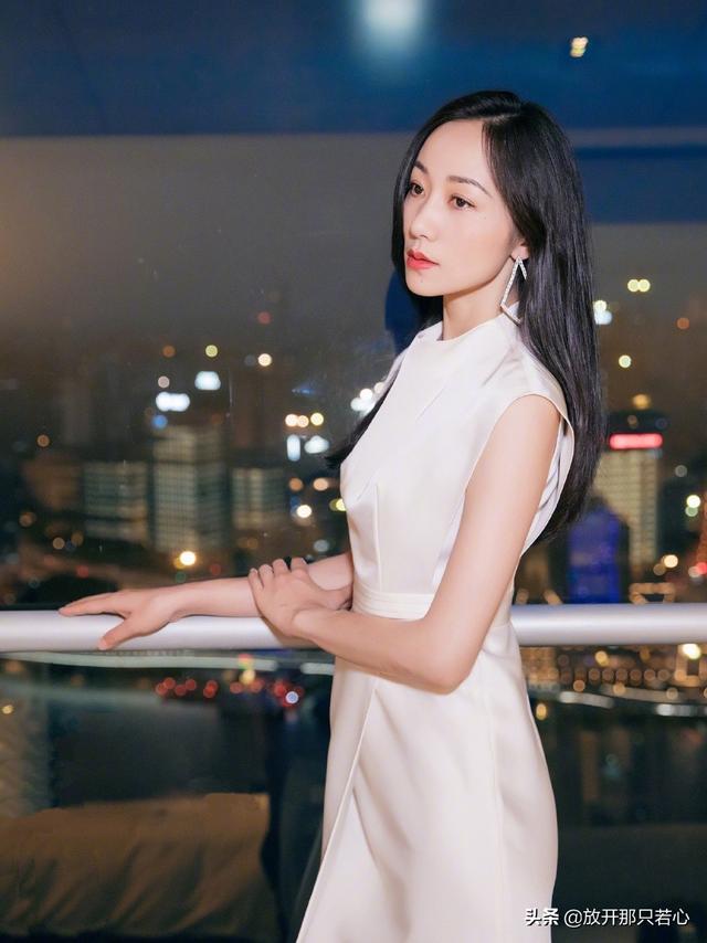 思小沫|37岁韩雪浦江夜景照气质高雅，干练且脱俗，依旧是我们心中的女神