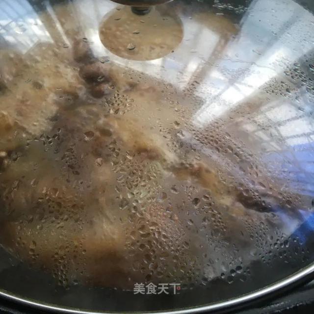 鸡肉这样炖，软嫩鲜香，营养滋补！学会了，聚餐的时候露一手吧