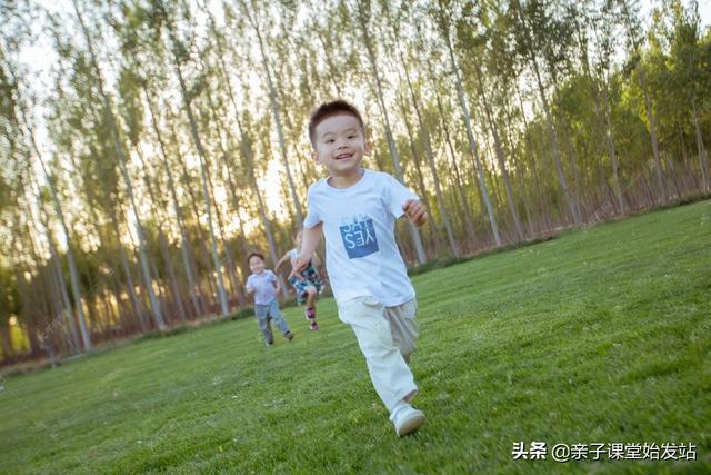 超级宝妈|女孩娇惯需父母宠爱，但更需呵护的是男孩，他远比你想的脆弱