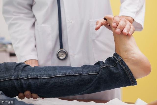 足底筋膜炎|一着地就足跟疼，走路更疼，典型足底筋膜炎，想治疗恢复看这里