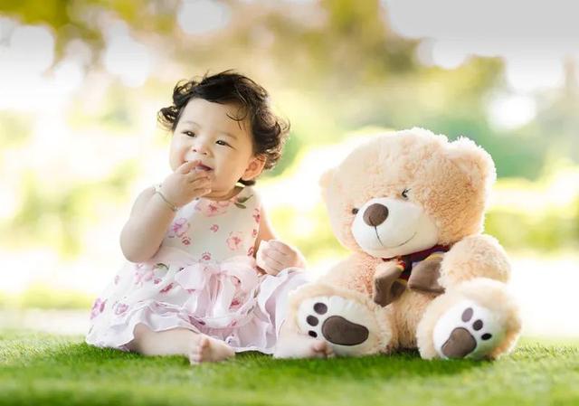 超级宝妈：宝宝早走路好，还是晚走路好？引导宝宝学走路，爸妈要怎么做？