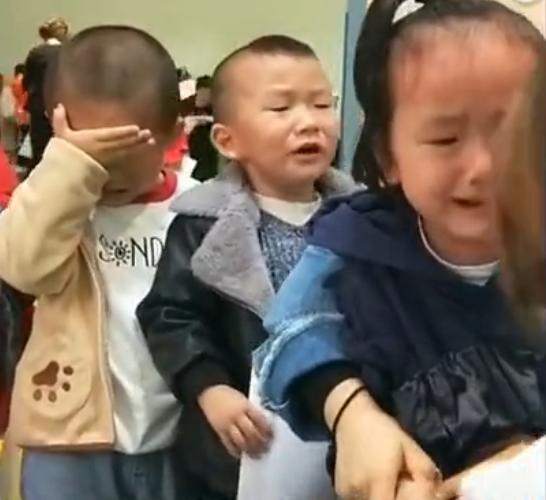 你的育儿经|幼儿园采血现场哭声一片,西安网友:像极了我小时候