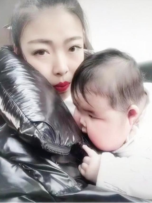 你的育儿经|新生宝宝饮食无节制，脸胖得变形，网友：“蜡笔小新”同款脸型
