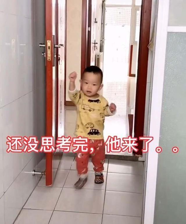 【你的育儿经】“卫生间没纸啦！”，妈妈无奈求助儿子，小宝神操作让妈当场懵逼