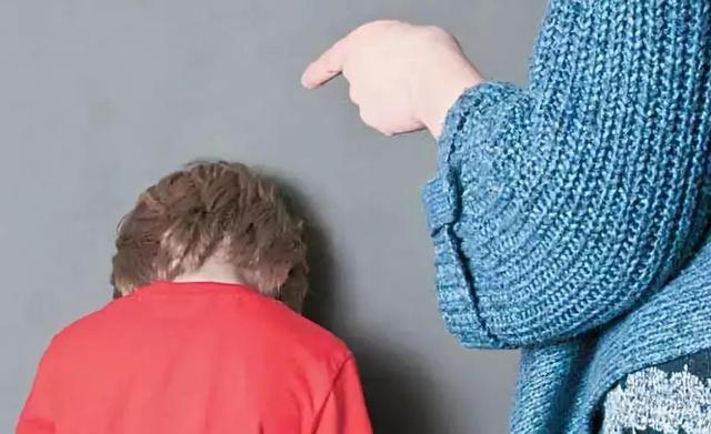 孩子不听话该打吗？家长晒出了孩子挨打前后的作业，差距天壤之别