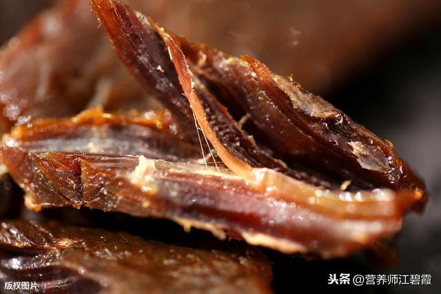 「超级宝妈」产后贫血胃口差，推荐产后补血的十种＂零食＂，轻松补血没负担