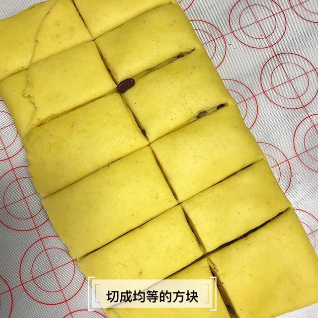 「超级宝妈」外酥里软、香甜可口，宝宝抓握十分方便，用平底锅也可以制作