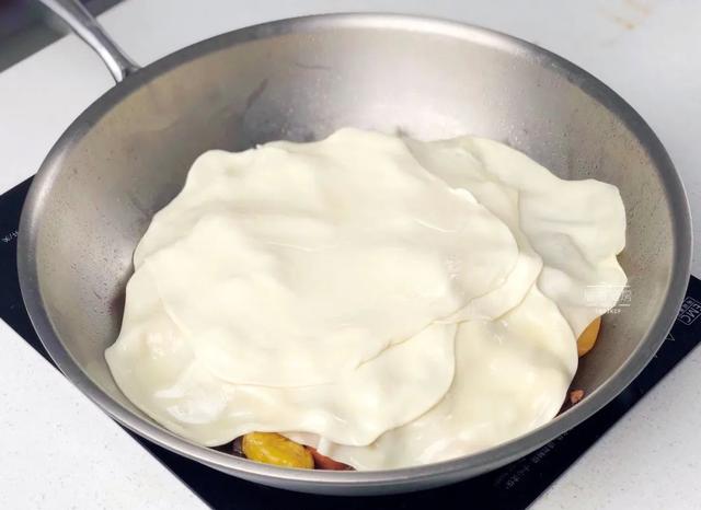 爆炸级好吃！一锅乱炖就搞定，有肉有菜有主食，简单到偷笑