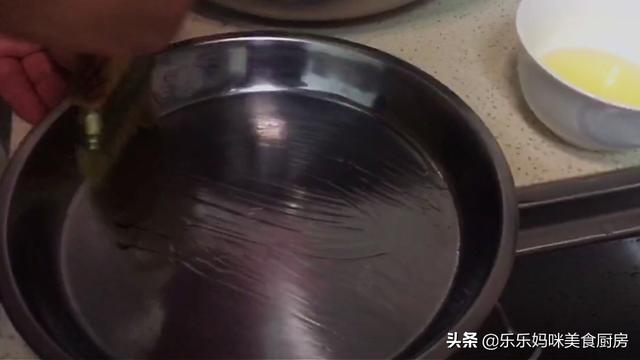 懒人凉皮想要好吃，可不是直接调面糊那么简单，教你正确做法，香