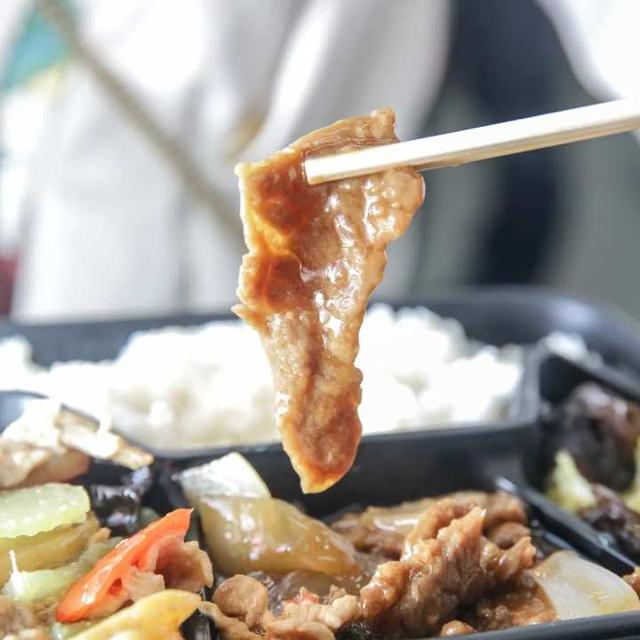 便利|排队排出C字型，滚一遍菜单只要人均20块，杭城打工人食堂新晋C位非它莫属