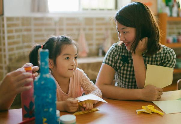 女儿上了幼儿园后，饭量竟大增，辞职教师发来照片，让宝妈气愤