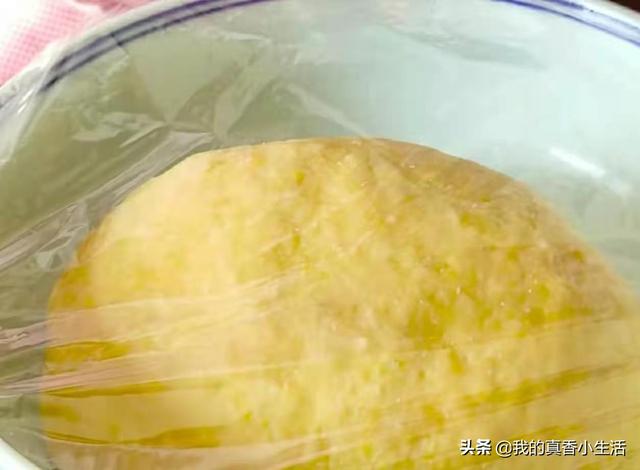 苹果冬天生吃易肠胃不适，教你一个新吃法，酸甜开胃，比蛋糕好吃