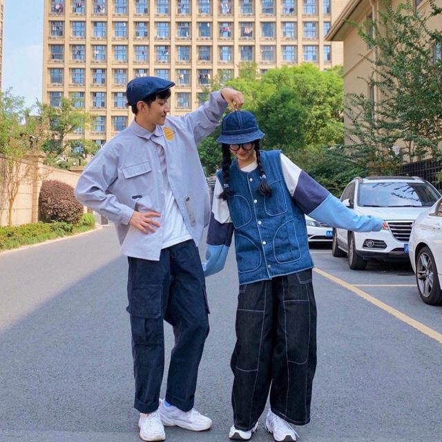 普拉达女王情侣出街穿搭技巧