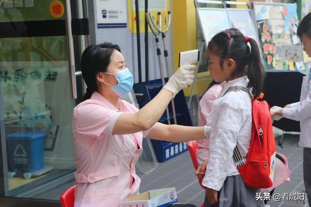 你的育儿经|幼儿园开园第一天 关爱汇聚筑牢防疫线