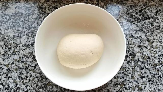 黑芝麻和面粉这样做，好吃营养还丰富，老少皆宜，制作还简单