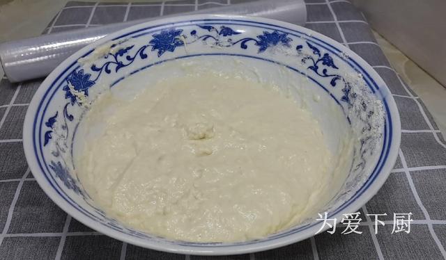 我家烧饼就爱这样做，锅里烙一烙，个个柔软劲道，比吃南瓜饼还香